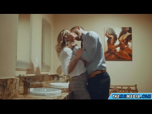 ❤️ Kun povekas blondi viettelee sinut julkisessa vessassa ❤❌ Laadukas seksi at porn fi.passionateembracespotlight.ru